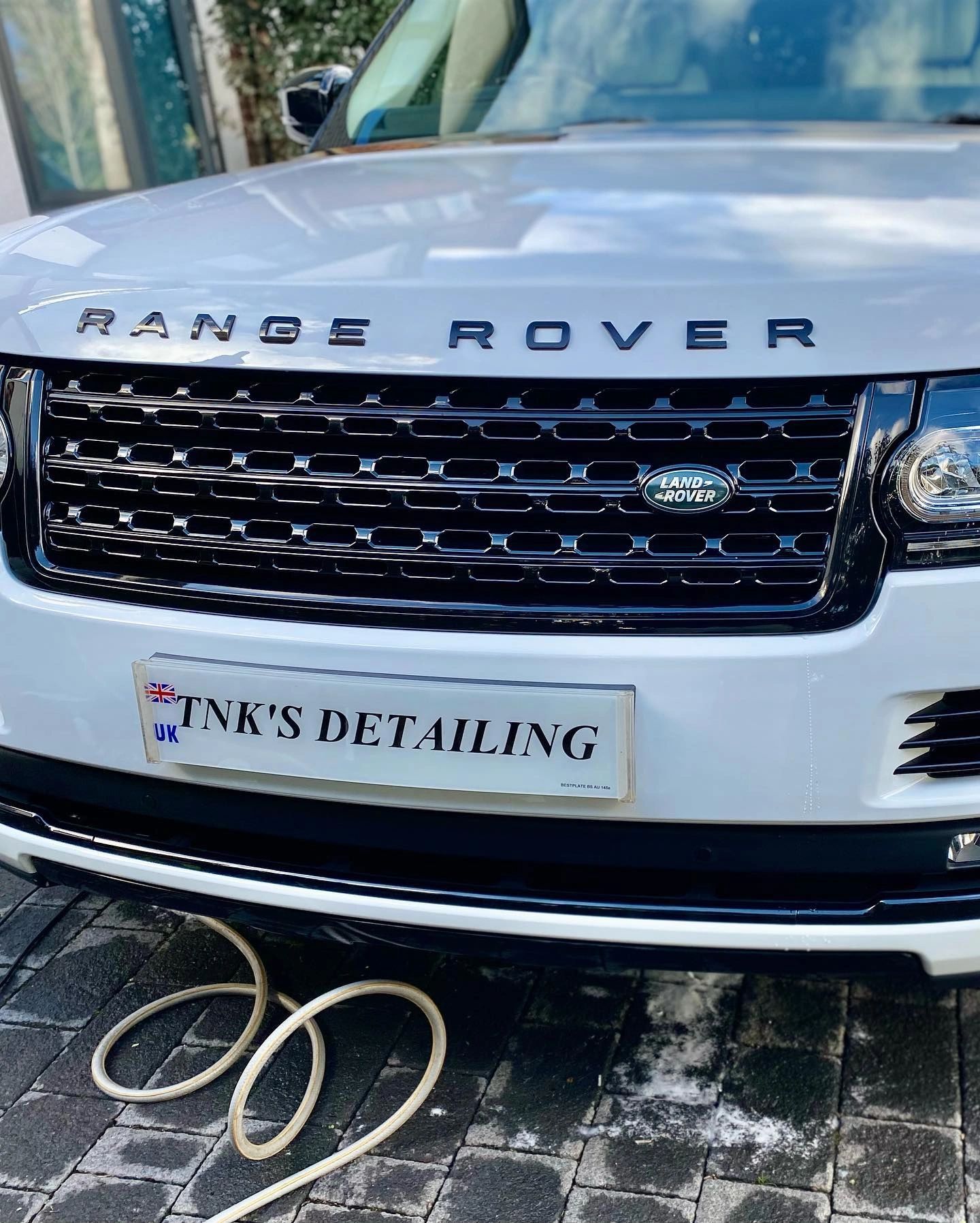 Range Rover with TnK’s Detailing display plate